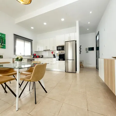 Cassia - Private Pool, Foosball, Bbq, Air-con&sat Tv By Lanzarote