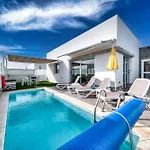 Cassia - Private Pool, Foosball, Bbq, Air-con And Sat Tv By Lanzarote 度假居