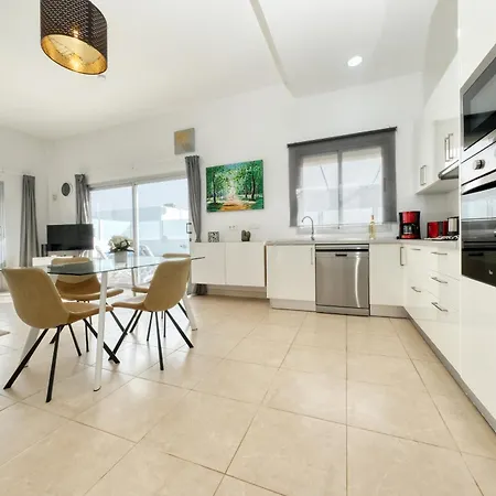 Vakantiehuis Cassia - Private Pool, Foosball, Bbq, Air-con And Sat Tv By Lanzarote *