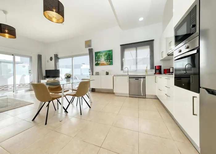 Сasa de vacaciones Cassia - Private Pool, Foosball, Bbq, Air-con And Sat Tv By Lanzarote *